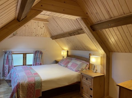 Double bedroom with en-suite in Selworthy Cottage