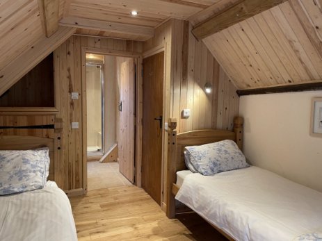 Twin bedroom with en-suite in Selworthy Cottage