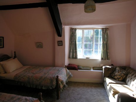 One of the 3 upstairs twin bedrooms in The west Wing Cottage