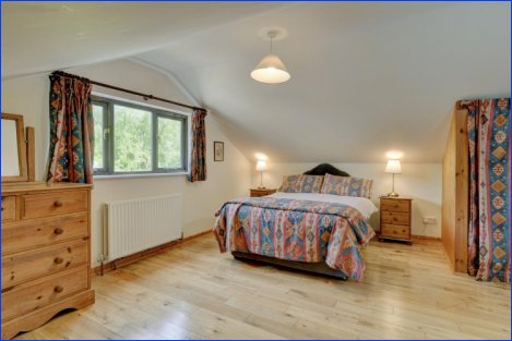 Double Bedroom in Withycombe Cottage